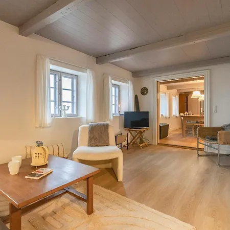 Tatil Evi Historic Ferry House By Limfjorden In Sillerslev Oster Assels